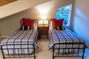 3 bedrooms, iron/ironing board, WiFi, bed sheets - Clean and Cozy 3‑Bedroom Condo Near Everything in Ketchum (Ketchum)