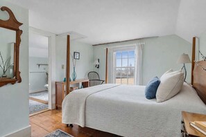 4 室のベッドルーム、デスク、アイロン / アイロン台、インターネット