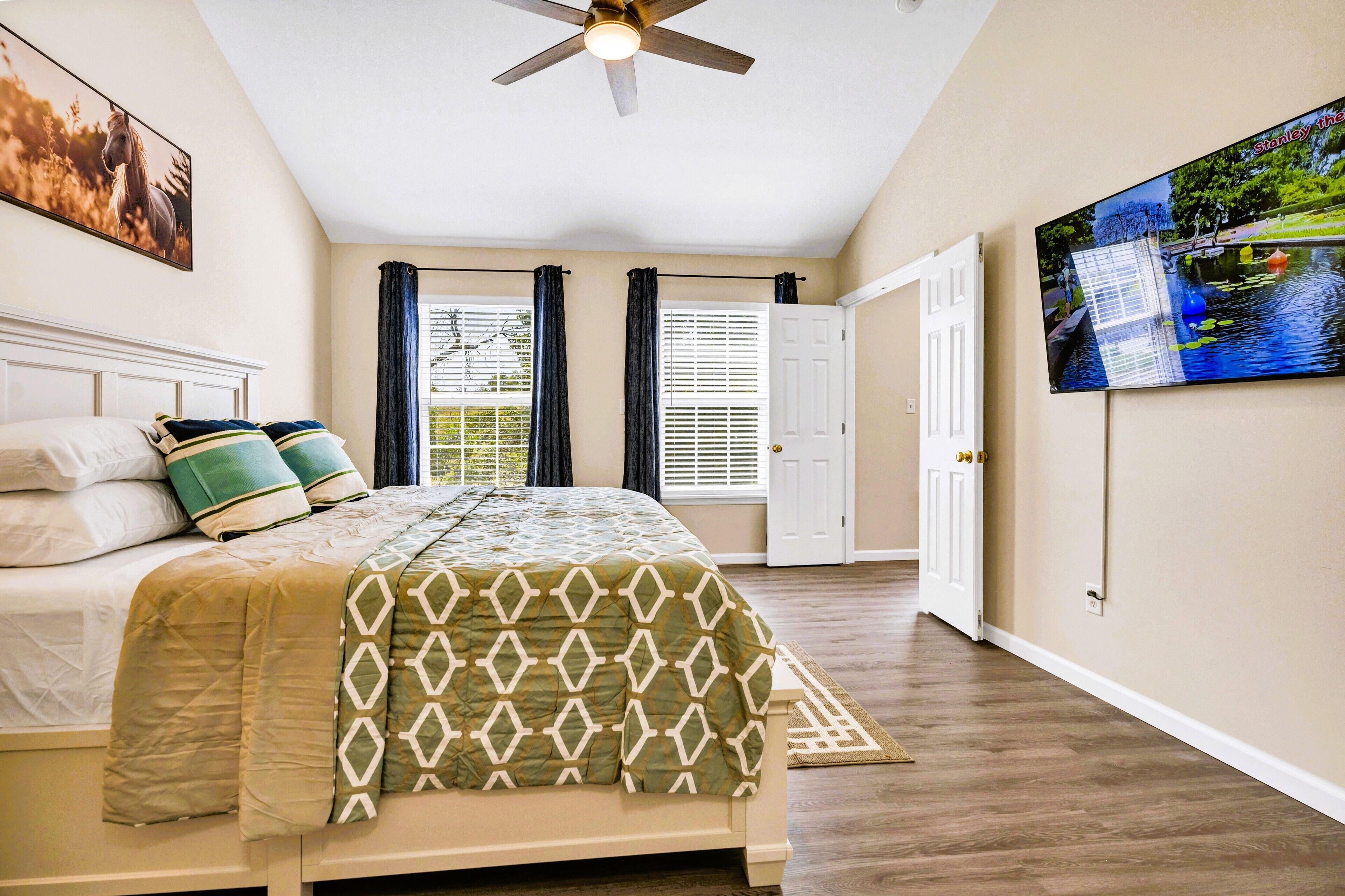 4 bedrooms, iron/ironing board, WiFi, bed sheets