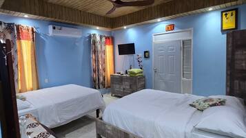 1 habitación, tabla de planchar con plancha, wifi y ropa de cama
