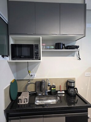 Fridge, microwave, stovetop, coffee/tea maker