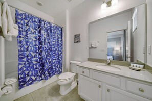 Shower, hair dryer, bidet, towels