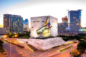 المنشأة من الخارج