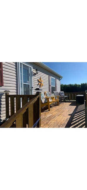 Terrace/patio - Private cottage to enjoy while taking in a view of the Darnley basin! (Kensington)