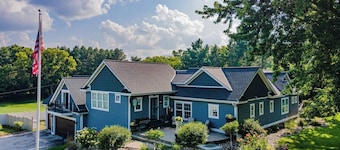 Andover · 4800 sf 4BR Escape w/ Speakeasy, Hot Tub