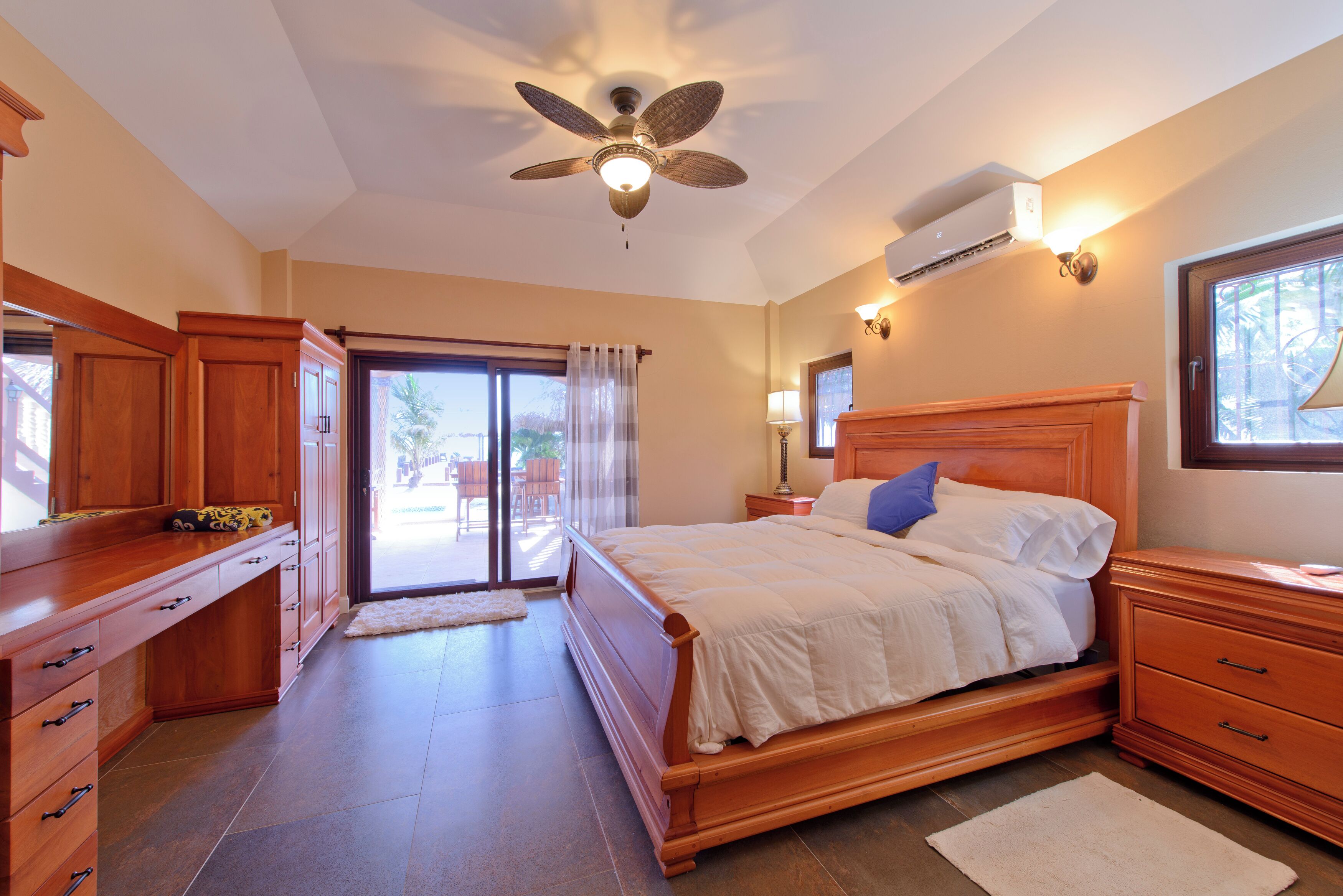 3 habitaciones y caja de seguridad en la habitación 