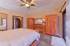 3 bedrooms, in-room safe, iron/ironing board, free WiFi