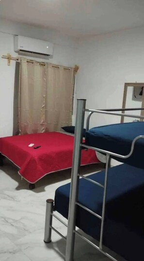 1 habitación, tabla de planchar con plancha, wifi y ropa de cama