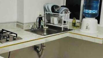 Microwave, stovetop, dishwasher, coffee/tea maker