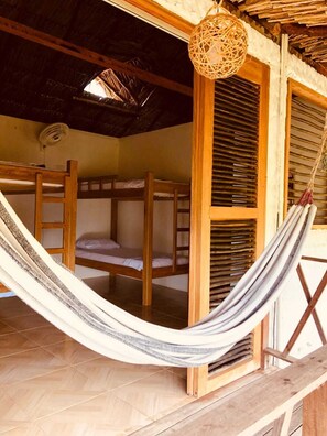 6 habitaciones, acceso a internet y ropa de cama 