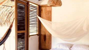 6 bedrooms, internet, bed sheets