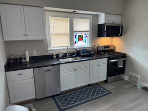 Private kitchen - Lovely 2-bedroom house with AC in Michigan City (Michigan City)