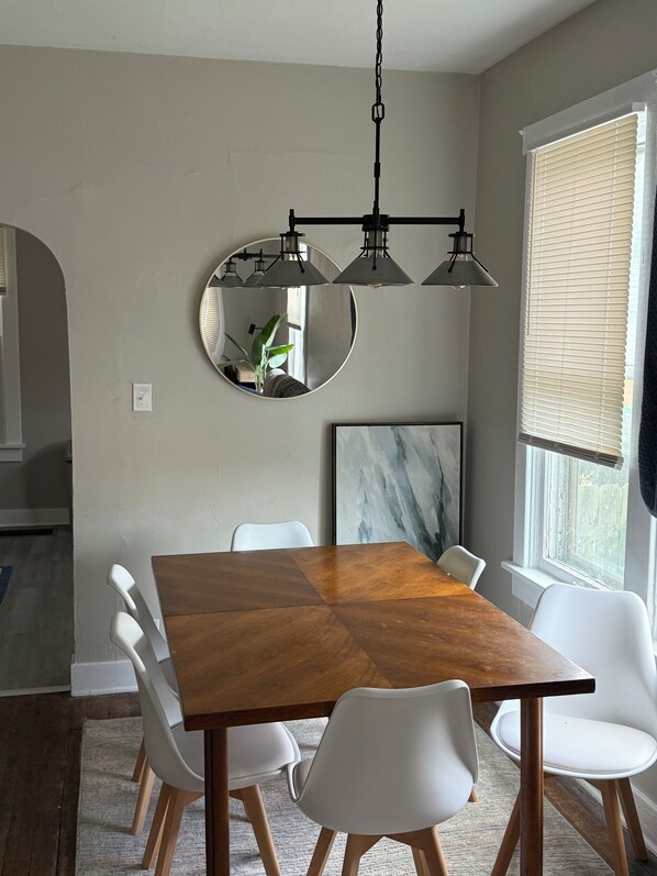 Dining - Lovely 2-bedroom house with AC in Michigan City (Michigan City)