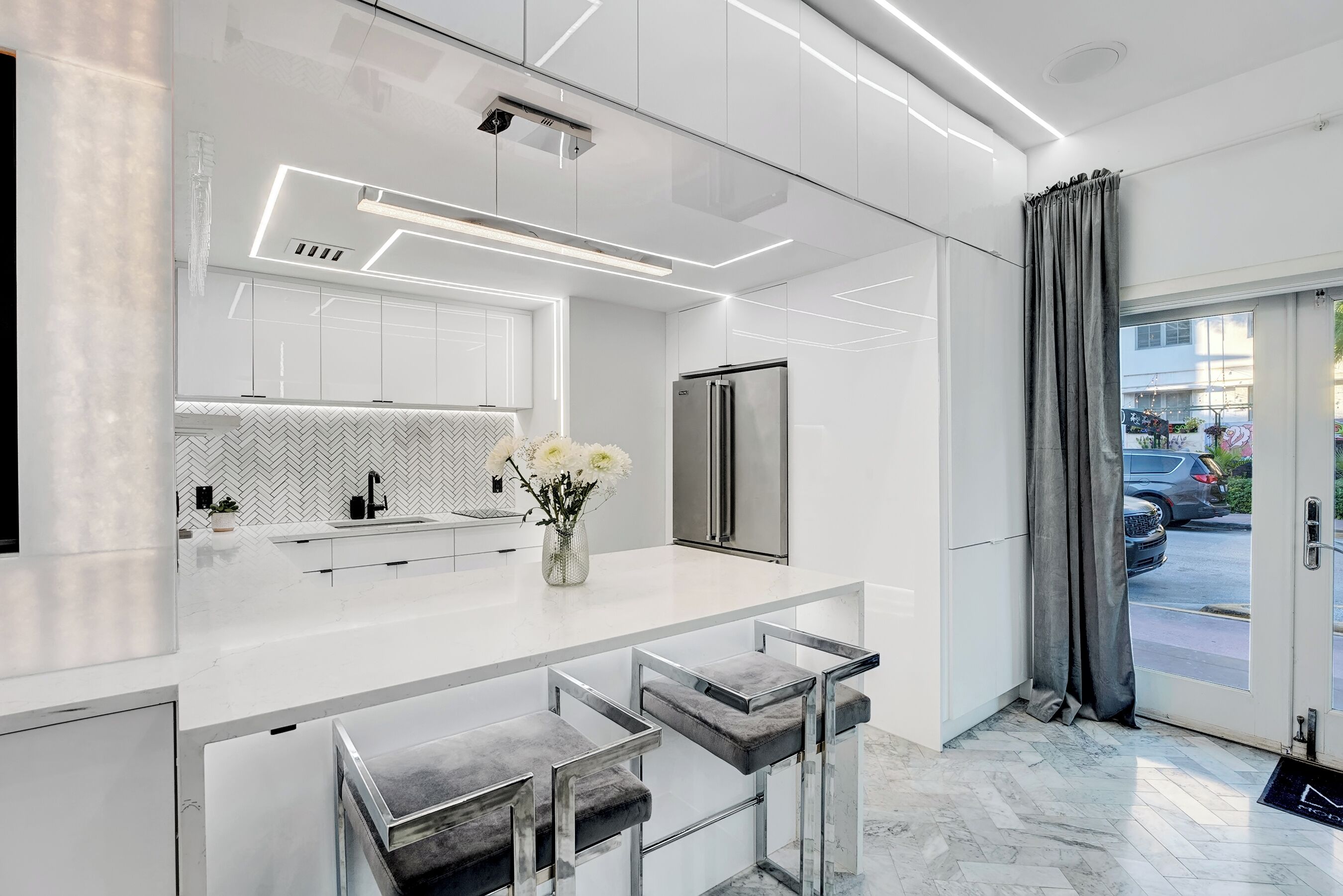 Kühlschrank, Mikrowelle, Herdplatte, Geschirrspüler