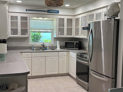 Pet-Friendly Canal Home in Sebring – Easy Access to Lake Jackson!