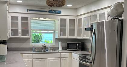 Pet-Friendly Canal Home in Sebring – Easy Access to Lake Jackson!