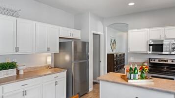 Micro-ondas, fogão, cooktop, lava-louças