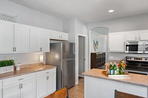 Micro-ondas, fogão, cooktop, lava-louças