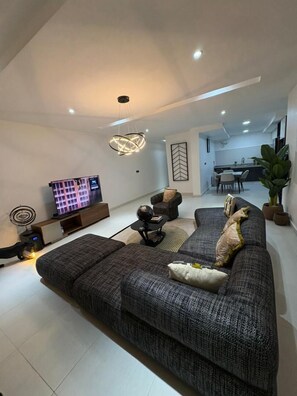 Luxury Apartment, Balcony, Courtyard View | Living area