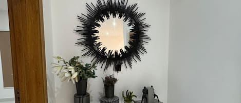 Apartemen Mewah, balkon, pemandangan halaman | Detail interior