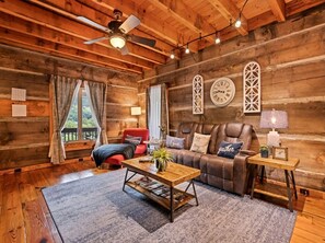 Televisión, chimenea