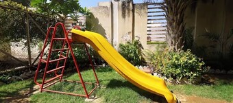 3-bedroom family friendly apartment in lovely Agra with fitness room, AC