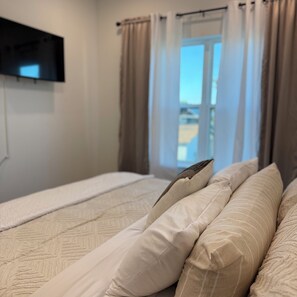 3 室のベッドルーム、デスク、アイロン / アイロン台、WiFi (無料)