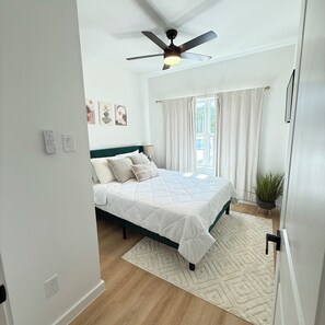 3 bedrooms, desk, iron/ironing board, free WiFi