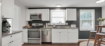 Spacious 5Bed Home near Easton!