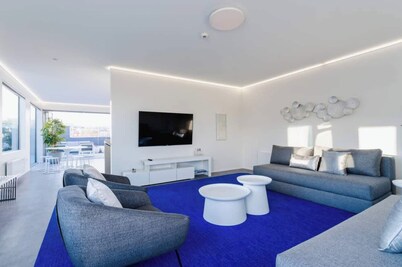 Central Dunedin Modern Penthouse by Aotearoa Escapes