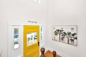 Interior - 4BD 2BA Spacious Duplex W/Parking. Walking Distance to MBTA & Restaurants (Boston)