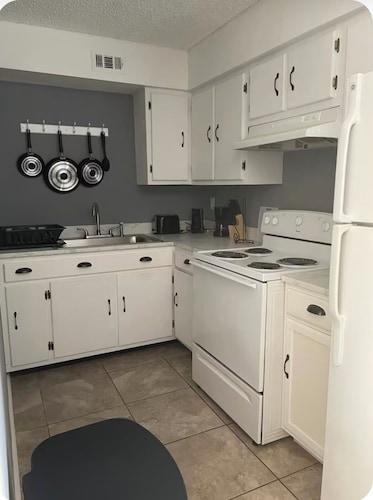 Charming 2-bedroom apartment in wonderful Eagle Pass with AC