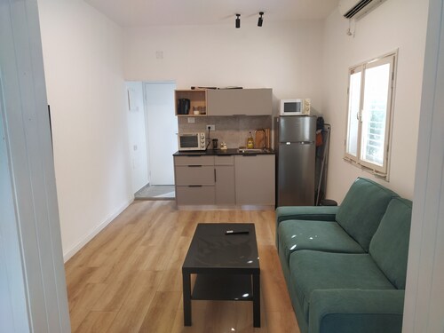 Modern studio apartment in the city center of Kiryat Motzkin