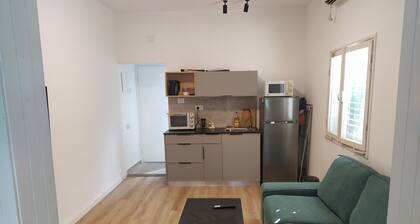 Modern studio apartment in the city center of Kiryat Motzkin