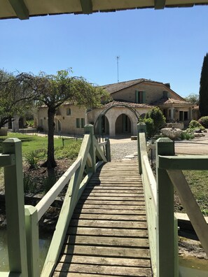 Property grounds - Charming 2-bedroom gîte - Domaine Le Bois de Montpouillan (6 pers) (Montpouillan)