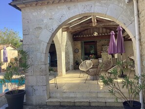 Terrace/patio - Charming 2-bedroom gîte - Domaine Le Bois de Montpouillan (6 pers) (Montpouillan)