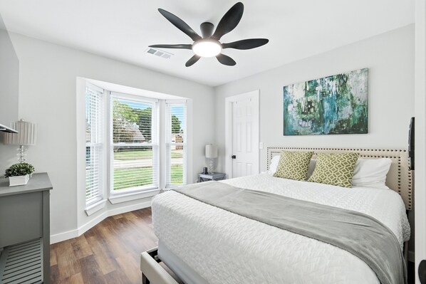 3 bedrooms, iron/ironing board, WiFi, bed sheets