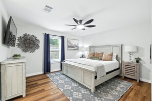 3 bedrooms, iron/ironing board, WiFi, bed sheets