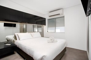 1 bedroom, desk, iron/ironing board, WiFi