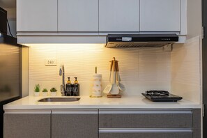 Fridge, microwave, stovetop, coffee/tea maker
