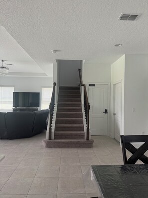Living area - Charming Home in Haines City with Swimming pool (Haines City)