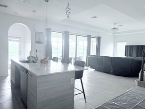 Interior - Charming Home in Haines City with Swimming pool (Haines City)