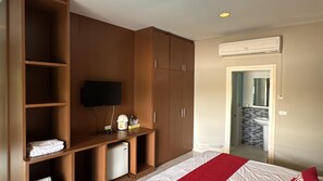 3 bedrooms, internet, bed sheets