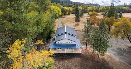 River Bend Cottage 1-bedroom Barndominium with Wildlife Abounding