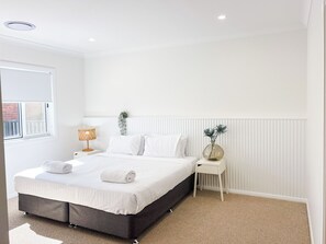 3 bedrooms, iron/ironing board, bed sheets