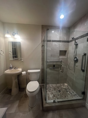 Shower, hair dryer, towels, soap - Modern West Hills Home – 3 Bedrooms, 2 Baths, Great Location (Los Angeles)