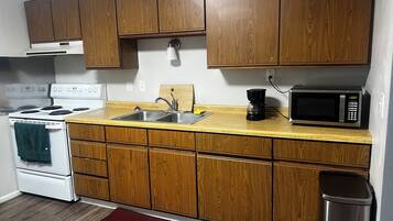 Micro-ondes, four, plaque de cuisson, lave-vaisselle