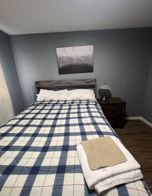 2 bedrooms, iron/ironing board, WiFi, bed sheets