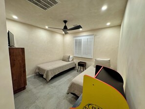 4 bedrooms, iron/ironing board, WiFi, bed sheets