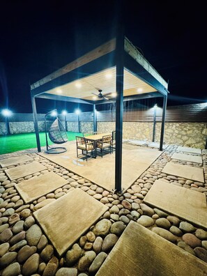 Outdoor dining - Spacious Desert Escape Home (Socorro)